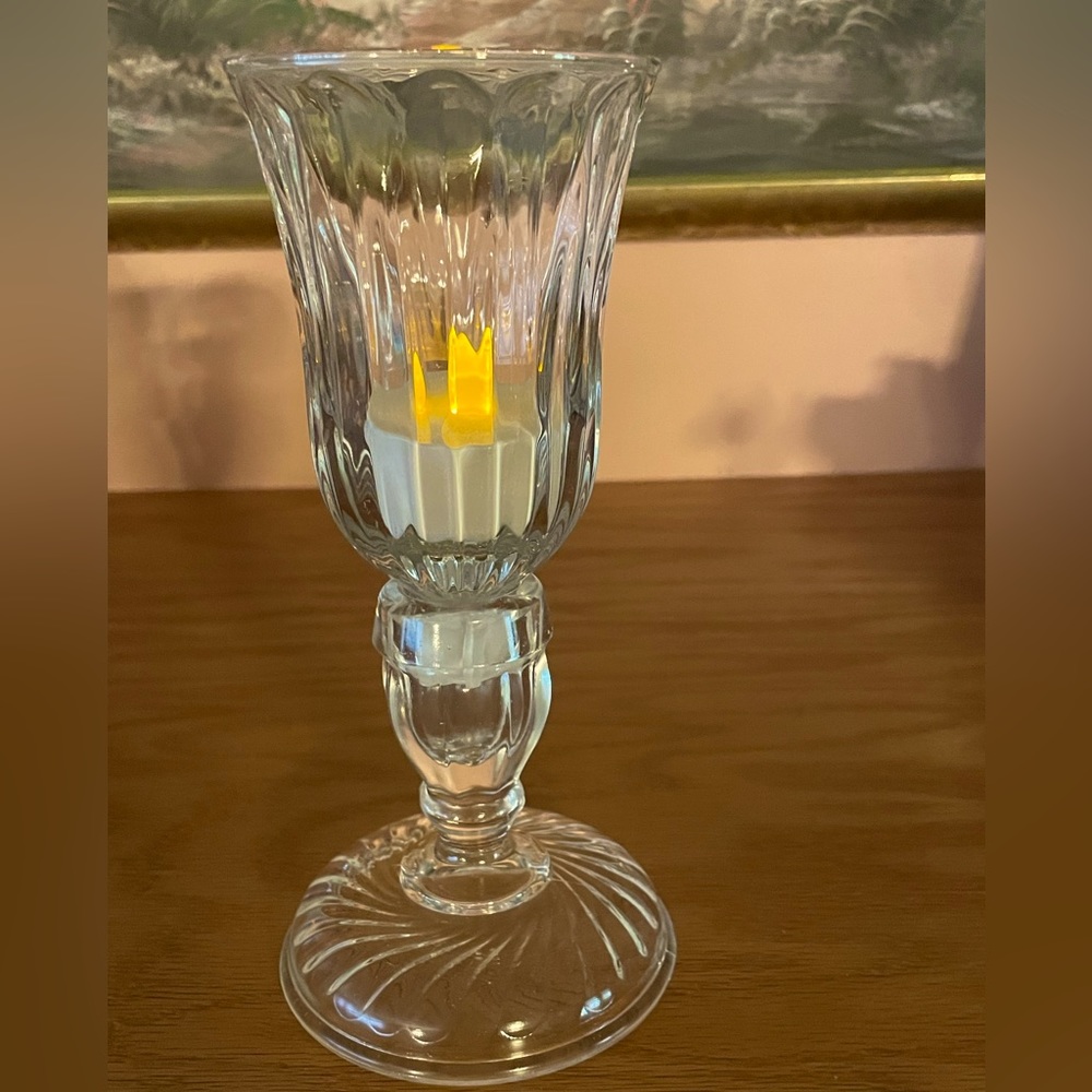 Peg votive holder with base.